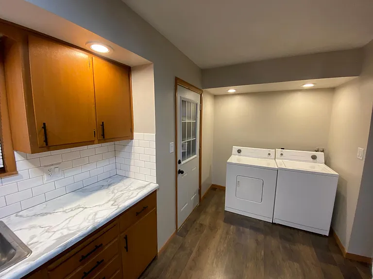 1237 W Pleasant St — Photo 2