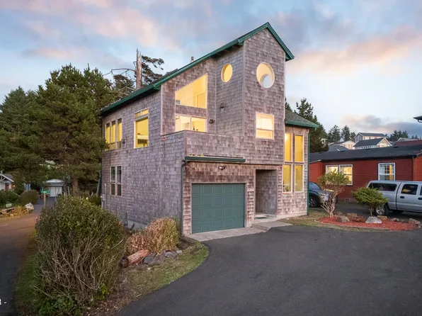 2260 SW Bard Loop, Lincoln City, OR 97367