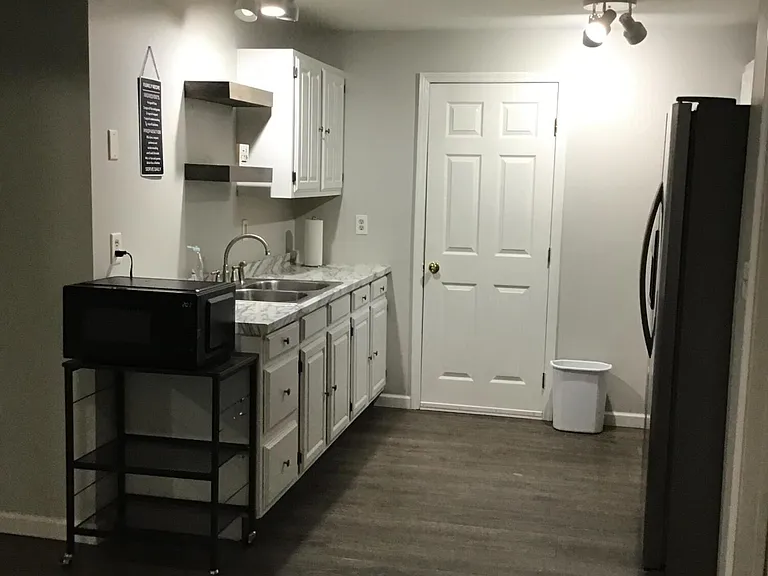 632 W River Rd #B — Photo 9