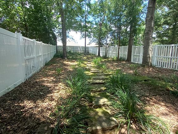 4th image of 144 Candle Brook Dr