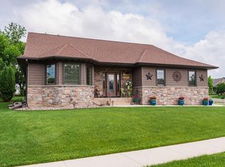 2121 Glenview Ln NE, Rochester, MN 55906