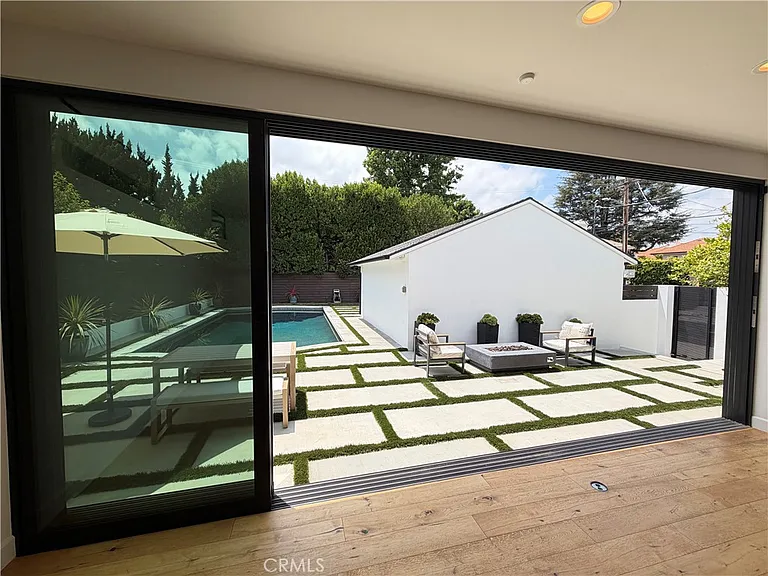 4257 Shadyglade Ave — Photo 9