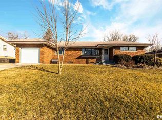 127 Crestview Rd, East Peoria, IL 61611