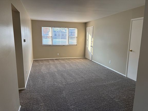 5th image of 2206-2220 Nuttman Ave #2206-B
