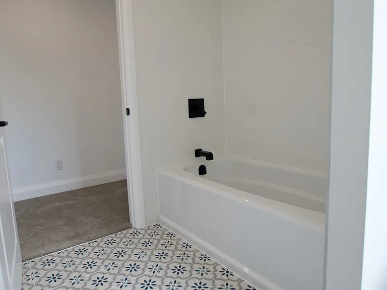 430 Greenfield St — Photo 18