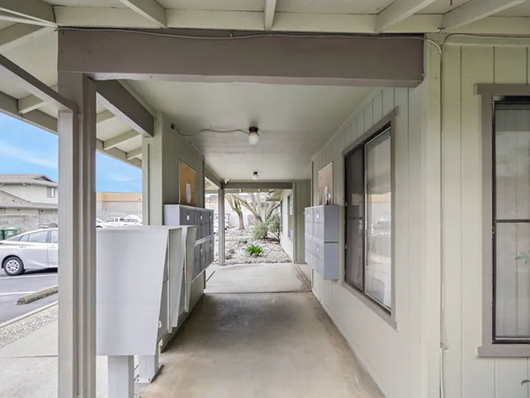 Sequoia Apartments 3 MONTHS FREE RENT on 3 and 4 bedroom townhomes — Photo 8
