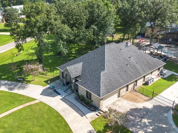 218 Lago Trace Dr, Huffman, TX 77336