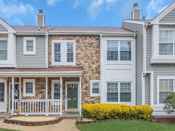 15 Horseshoe Court, Tinton Falls, NJ 07753