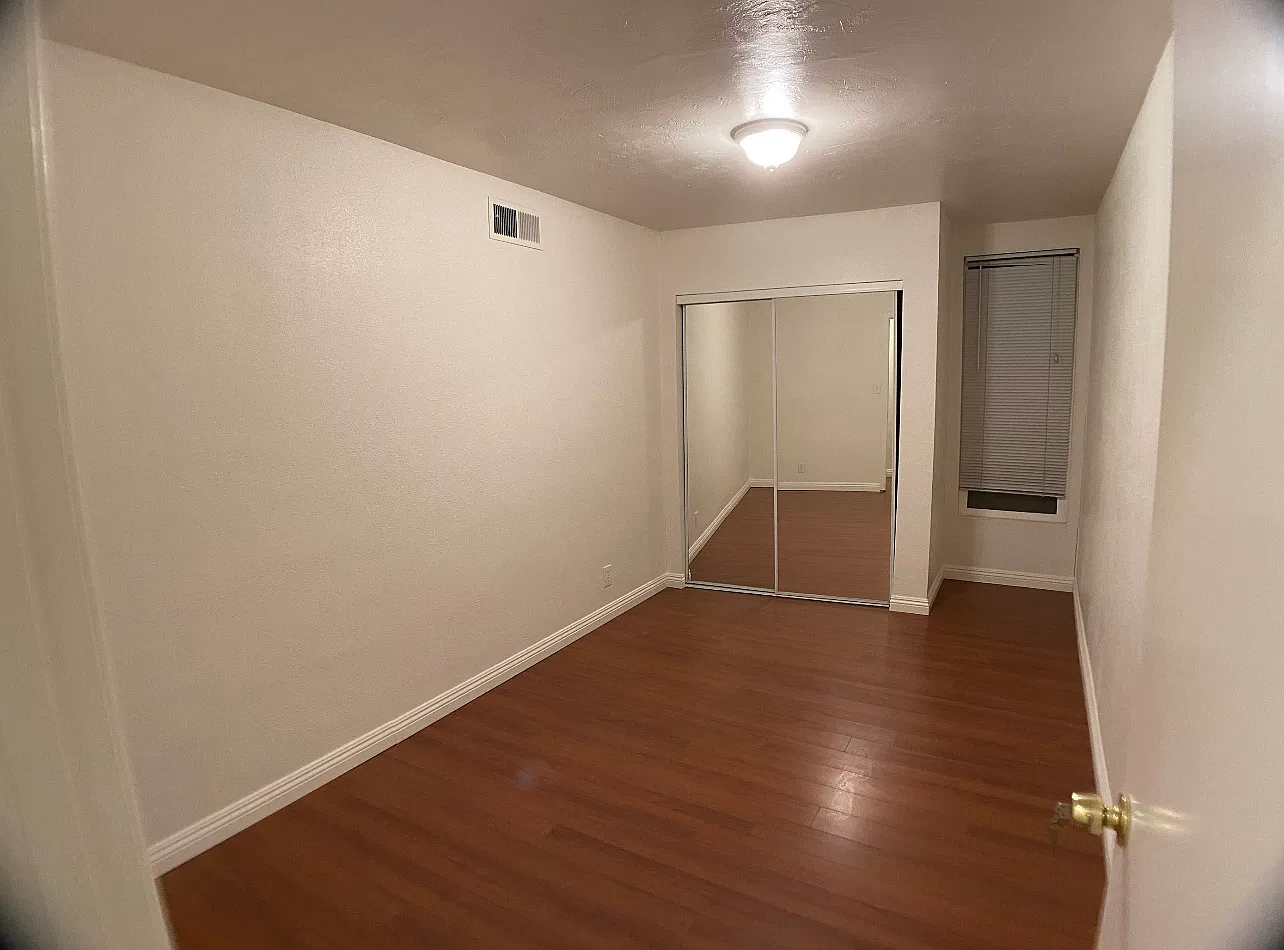 196 Barrett Dr — Photo 2