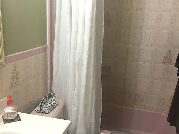 4th image of 6515 38th Ave APT 3U