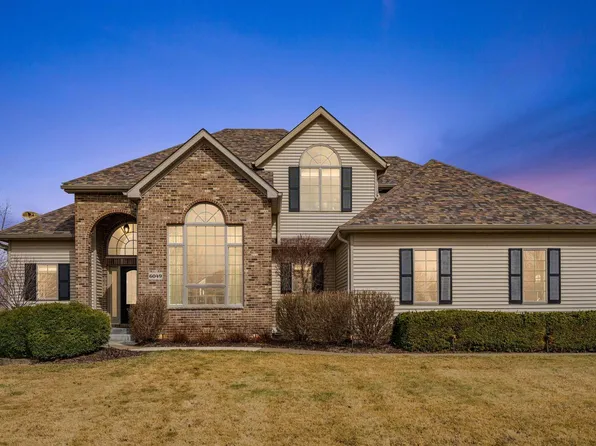 6049 Whispering Hill Dr, Bettendorf, IA 52722