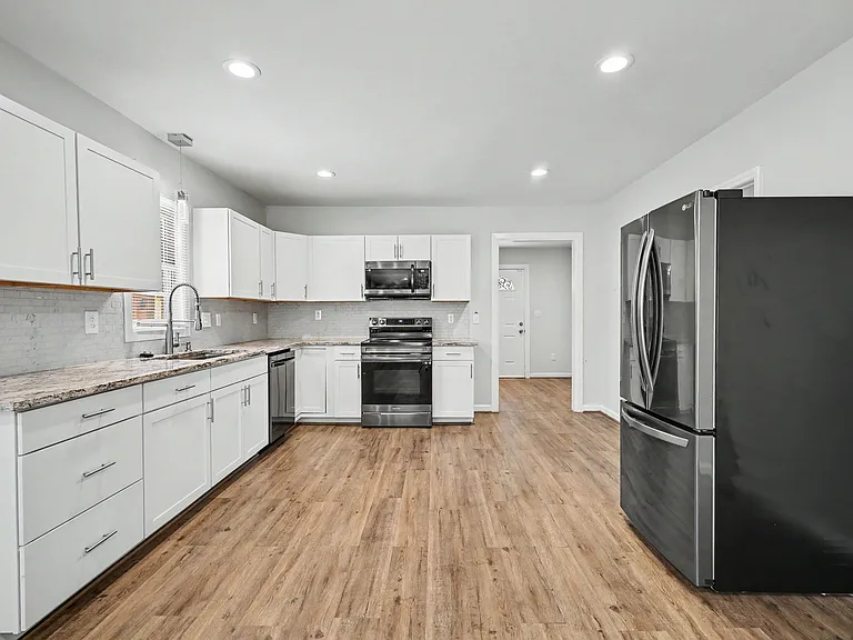 2541 Booker Ave — Photo 6