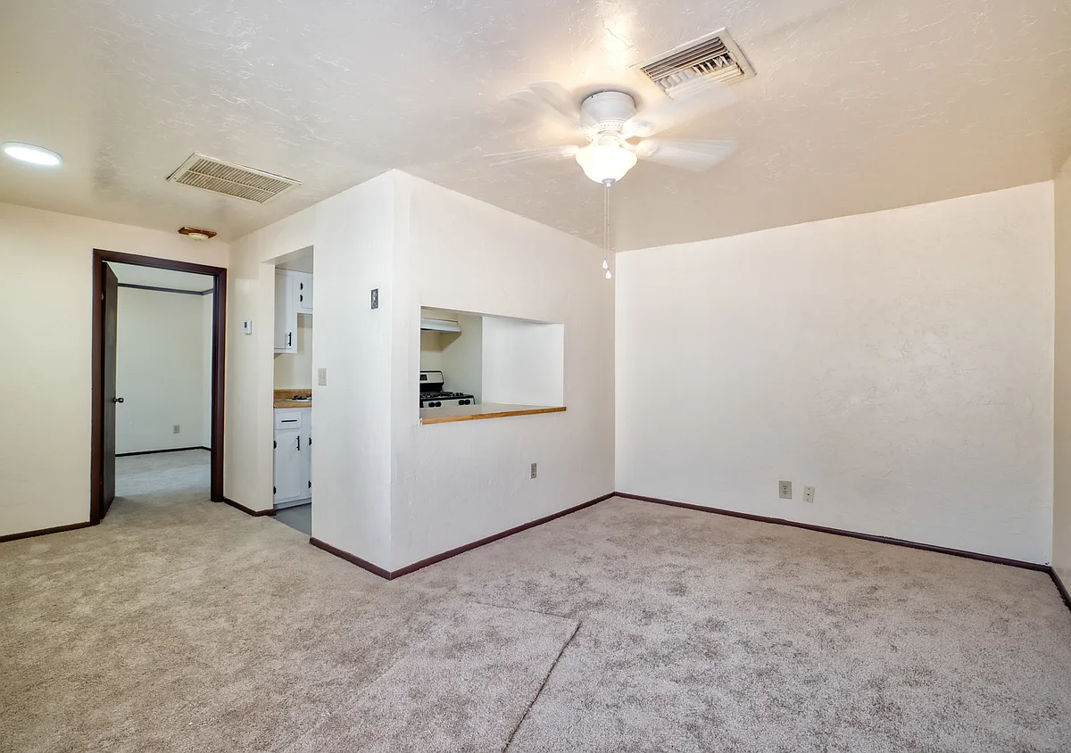 Building Photo - 1005 N Center Ave #A