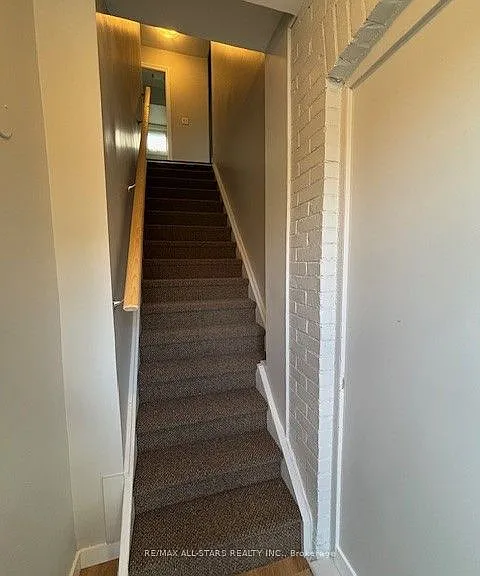 18 Lindsay St — Photo 3
