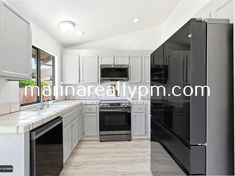 208 Buttercup Cir — Photo 13