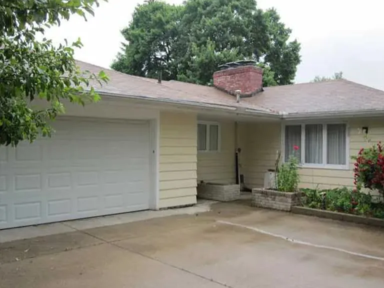 2123 Eileen Rd — Photo 5
