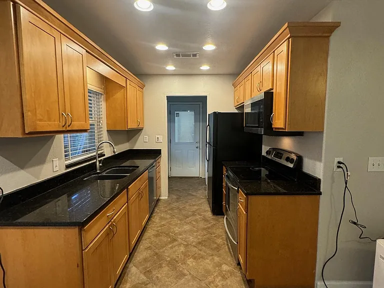 9601 Oak Ridge Ave — Photo 4