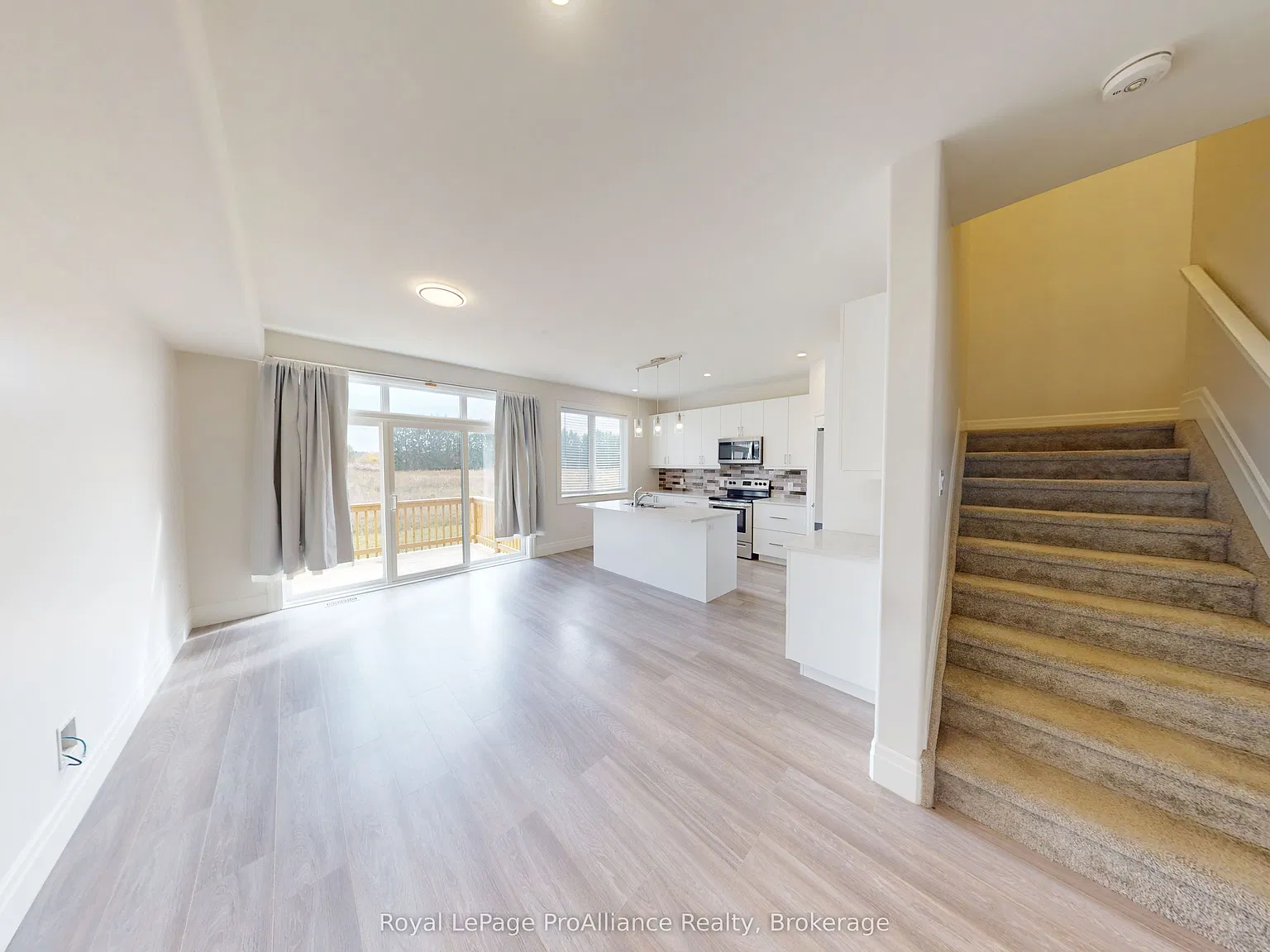 5 bed, $2,850 — Photo 3