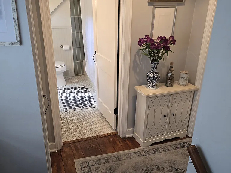 304 E Jefferson St — Photo 8