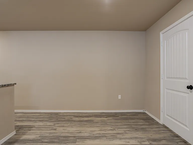 1009 Preston Trl #B — Photo 8