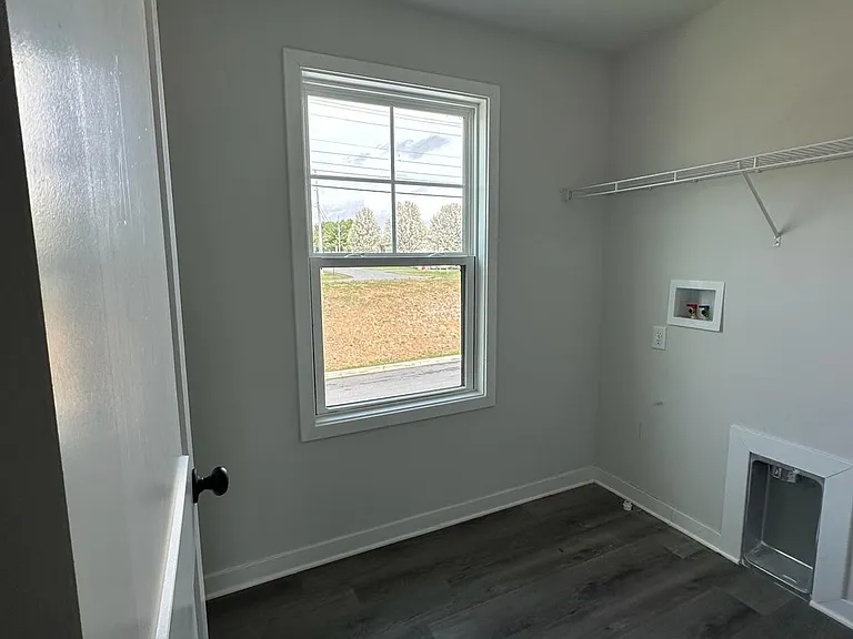 49 Dow St — Photo 10