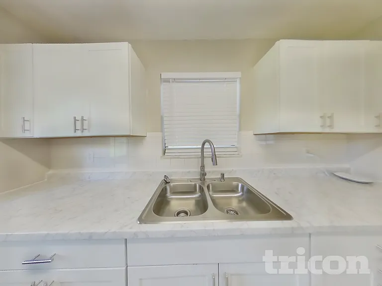 944 Shorecrest Ave — Photo 5