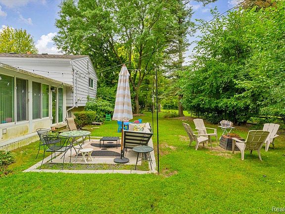 4th image of 29994 Rambling Rd