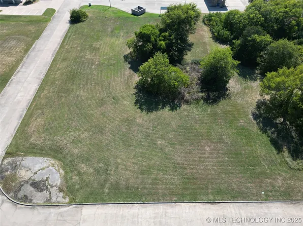 1405 Brookview Dr, Ardmore, OK 73401