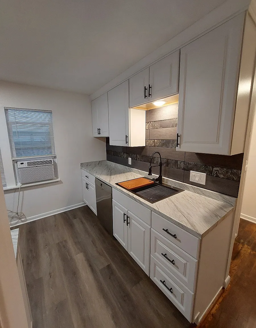 335 Valley Dr — Photo 2