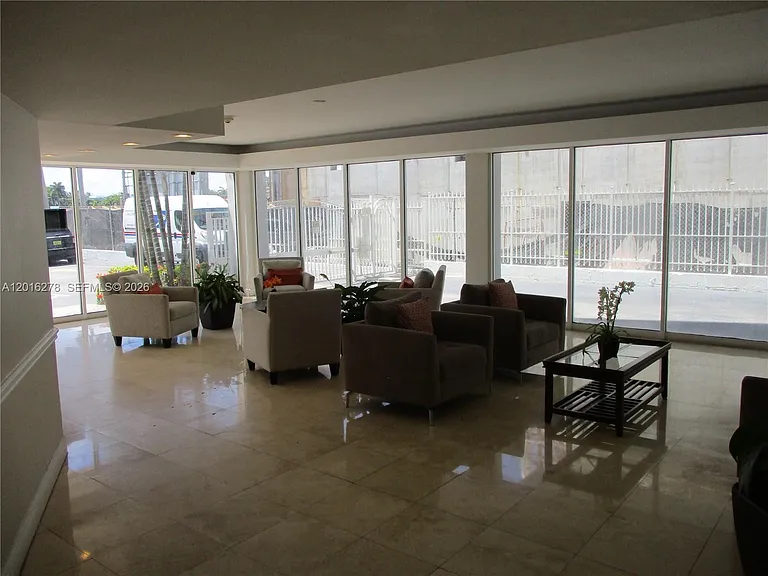 5313 Collins Ave #1111 — Photo 3