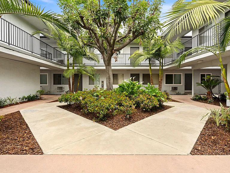Downey Court Apartments — Photo 8