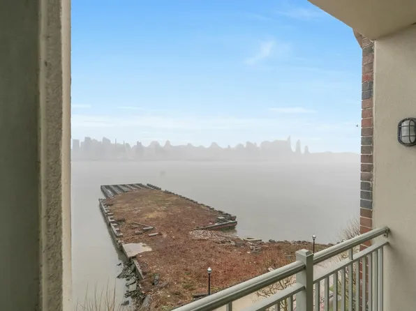 24 Avenue At Port Imperial image 18 of 28