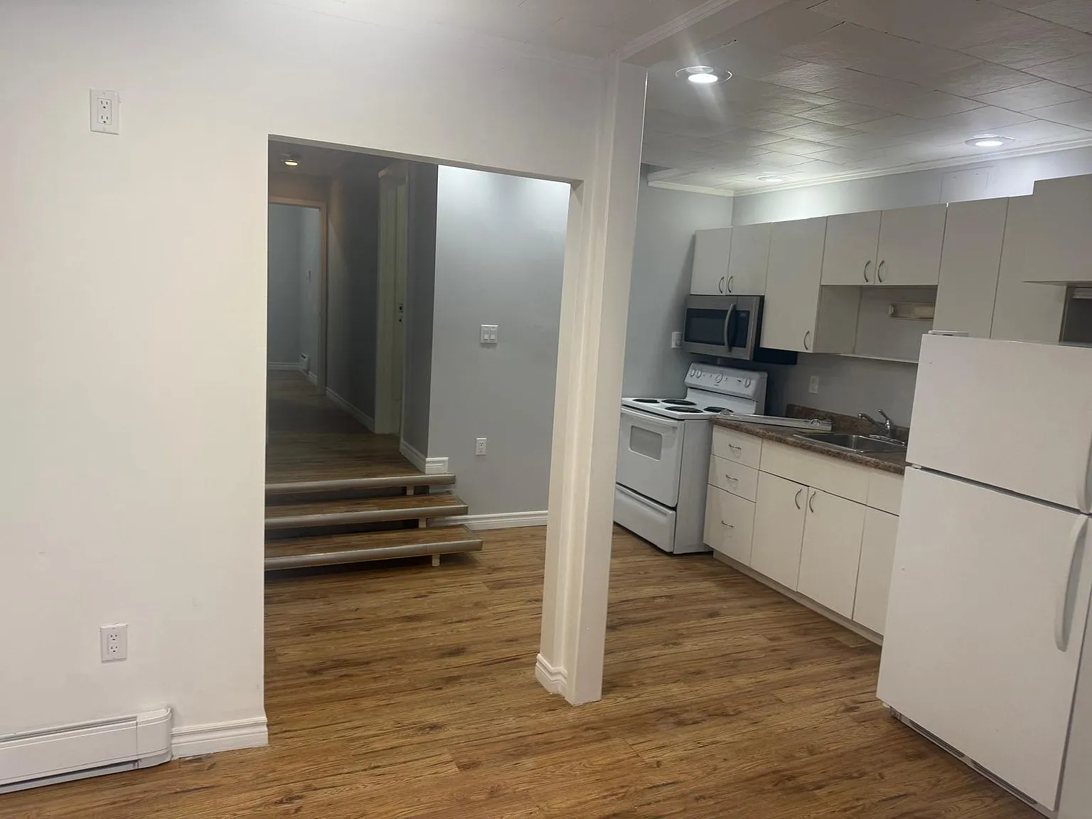 2 bed, 900 sqft, $1,800 — Photo 2