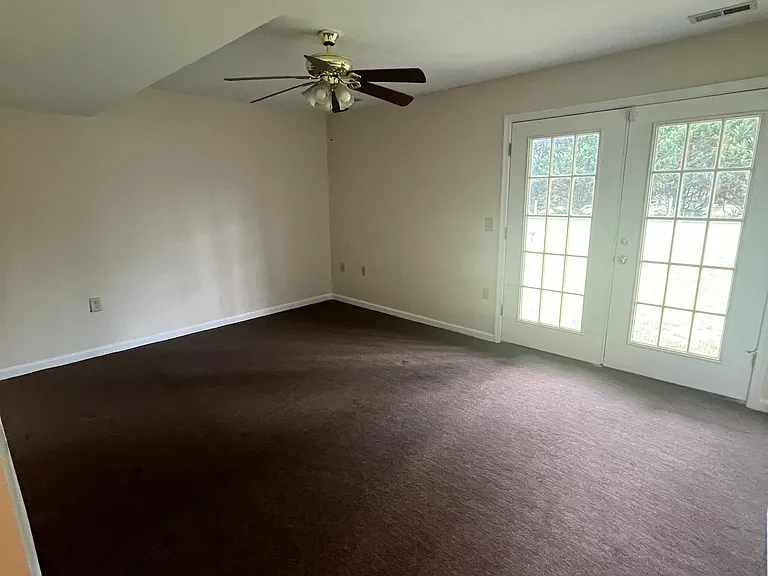 118 Myatt Ct — Photo 16