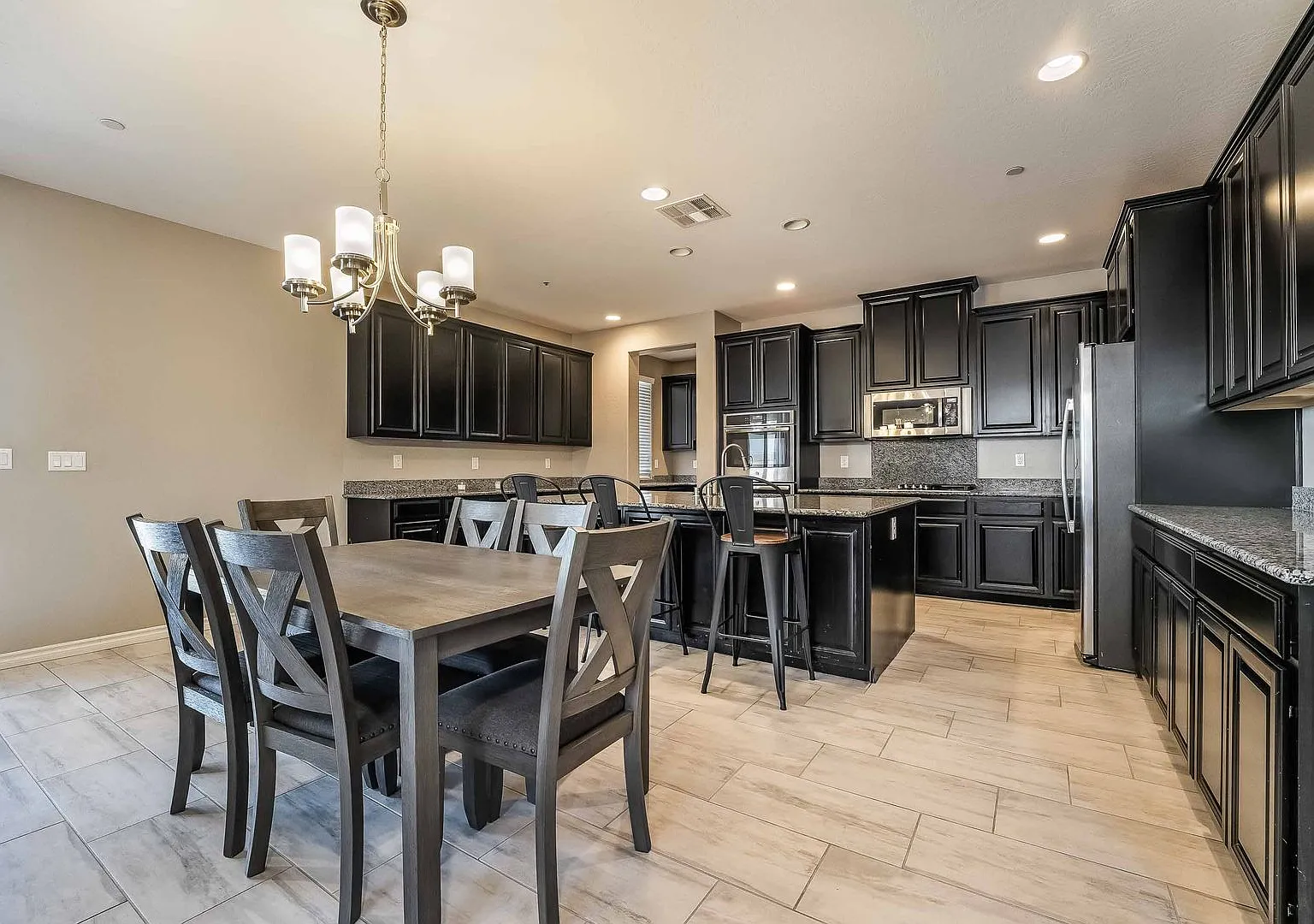 Fully Furnished 4 Bedroom Home In Tuscany Community — Photo 4