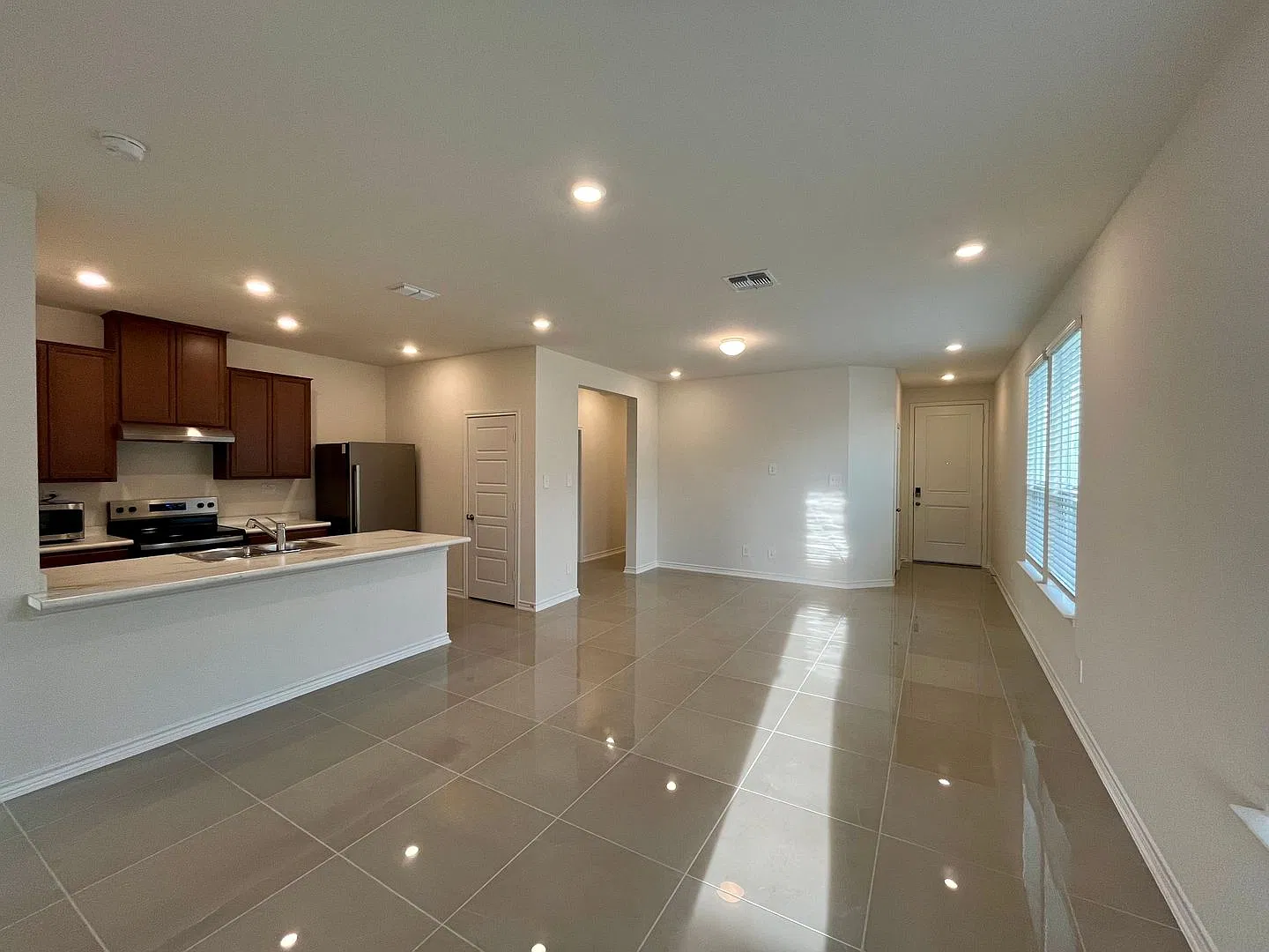 Brand New Home For Rent — Photo 3