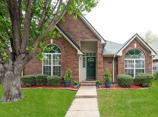 402 Pecos Trl, Irving, TX 75063
