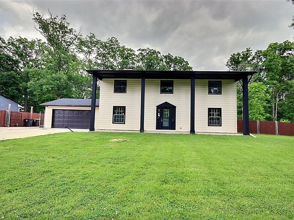 2nd image of 8120 Manor Dr