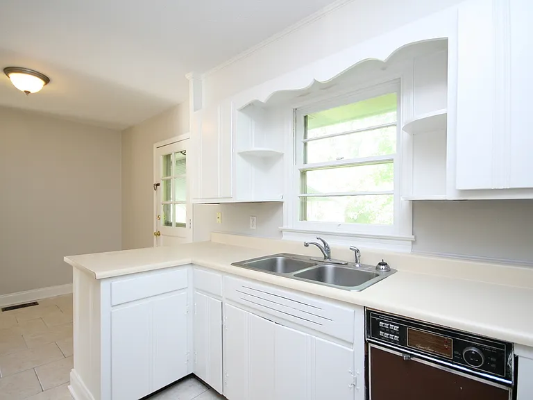 407 Warner St NW — Photo 3