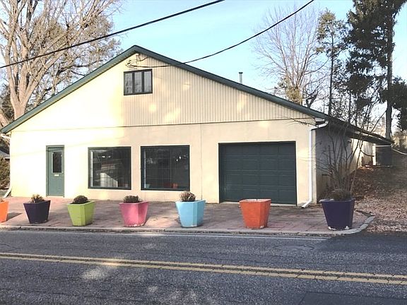 Front overhead door- many uses.