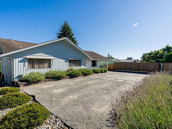 2nd image of 40 10th Ave E