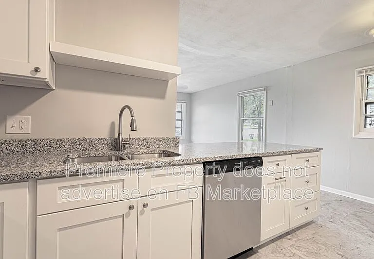 7334 NE 51st St — Photo 6