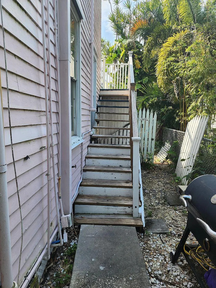 914 Grinnell St — Photo 3