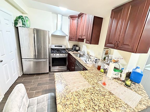 4th image of 2817 N Clybourn Ave #Bf