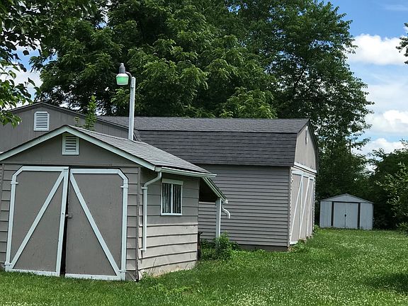 3rd image of 10065 Shadybrook Ln