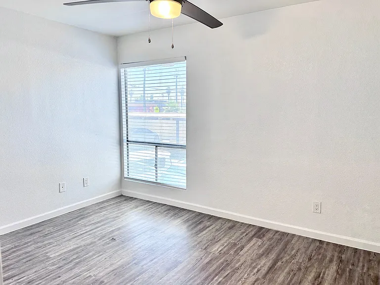 Coronado 137 — Photo 13