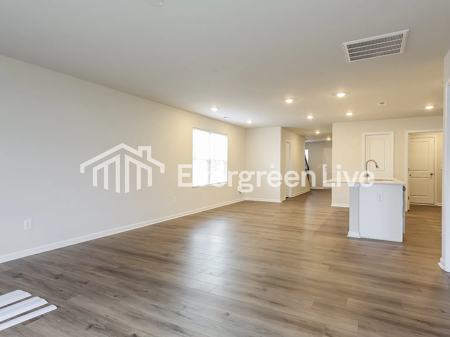 5 bed, 2.5 bath, 2306 sqft, $1,970 — Photo 4
