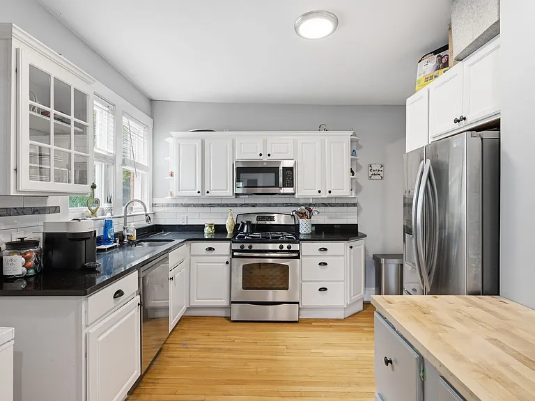 585 Franklin St #6 — Photo 13