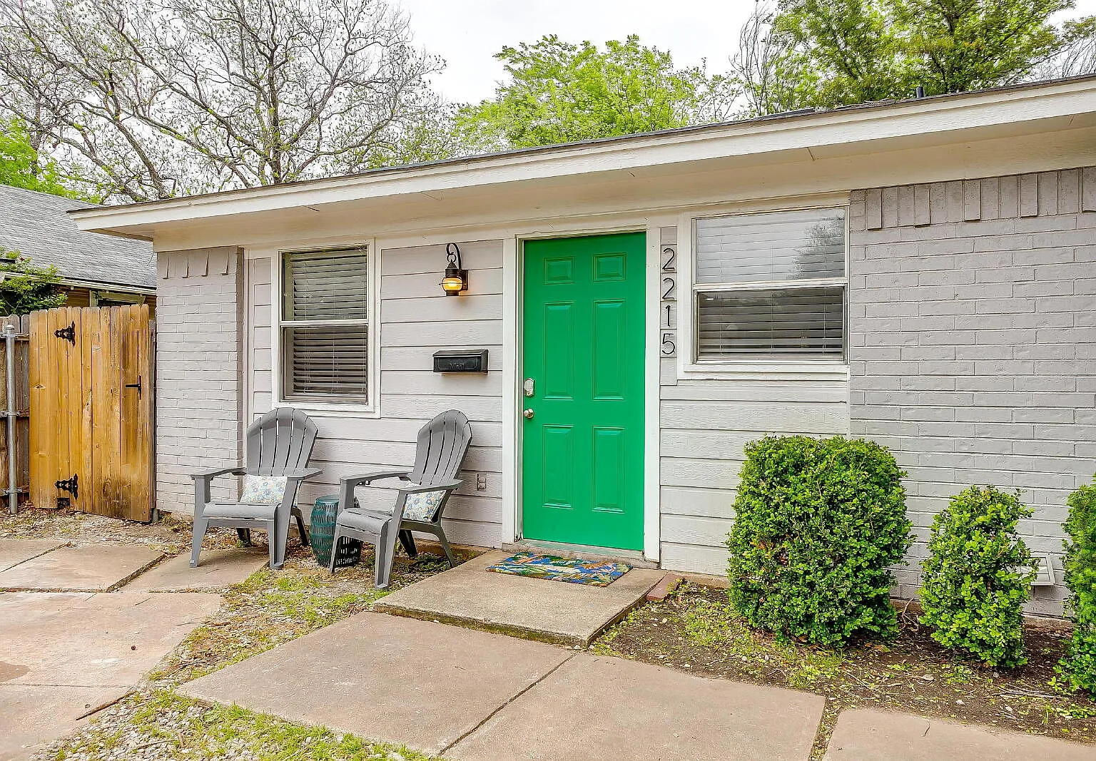 2 bed, 1.0 bath, 699 sqft, $1,295 — Photo 1