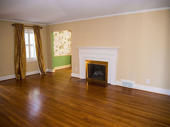 3rd image of 917 Brentwood Dr
